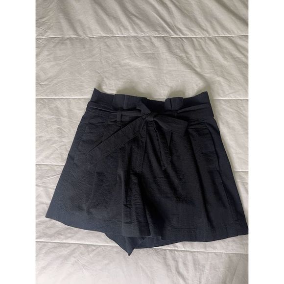 Chic High-Waist Black Shorts with Adjustable Tie Belt - Picture 3 of 8